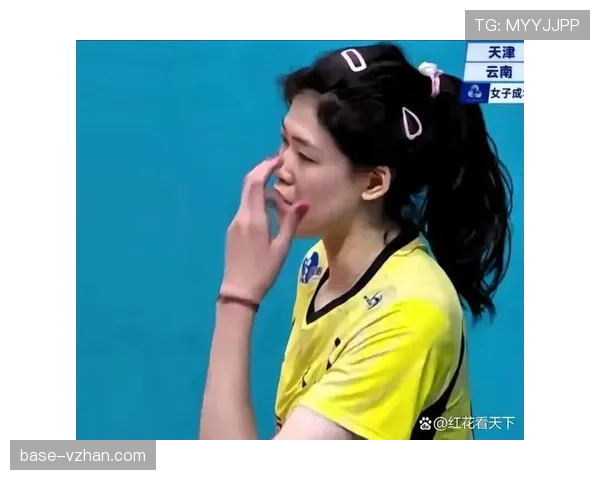 李盈莹打球像开挂,下场拎菜篮子那张图直接碎了女神滤镜 李盈莹打球像开挂,下场拎菜篮子那张图直接碎了女神滤镜